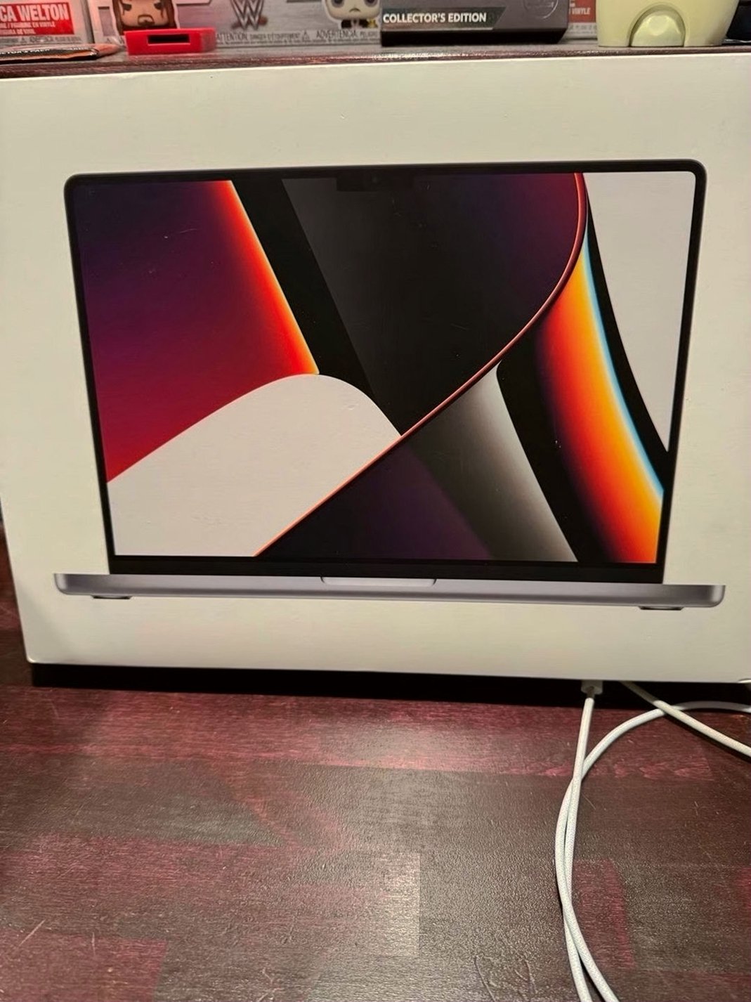 Apple MacBook Pro 2021 14" 512GB Space Gray Unlocked - Used image 2