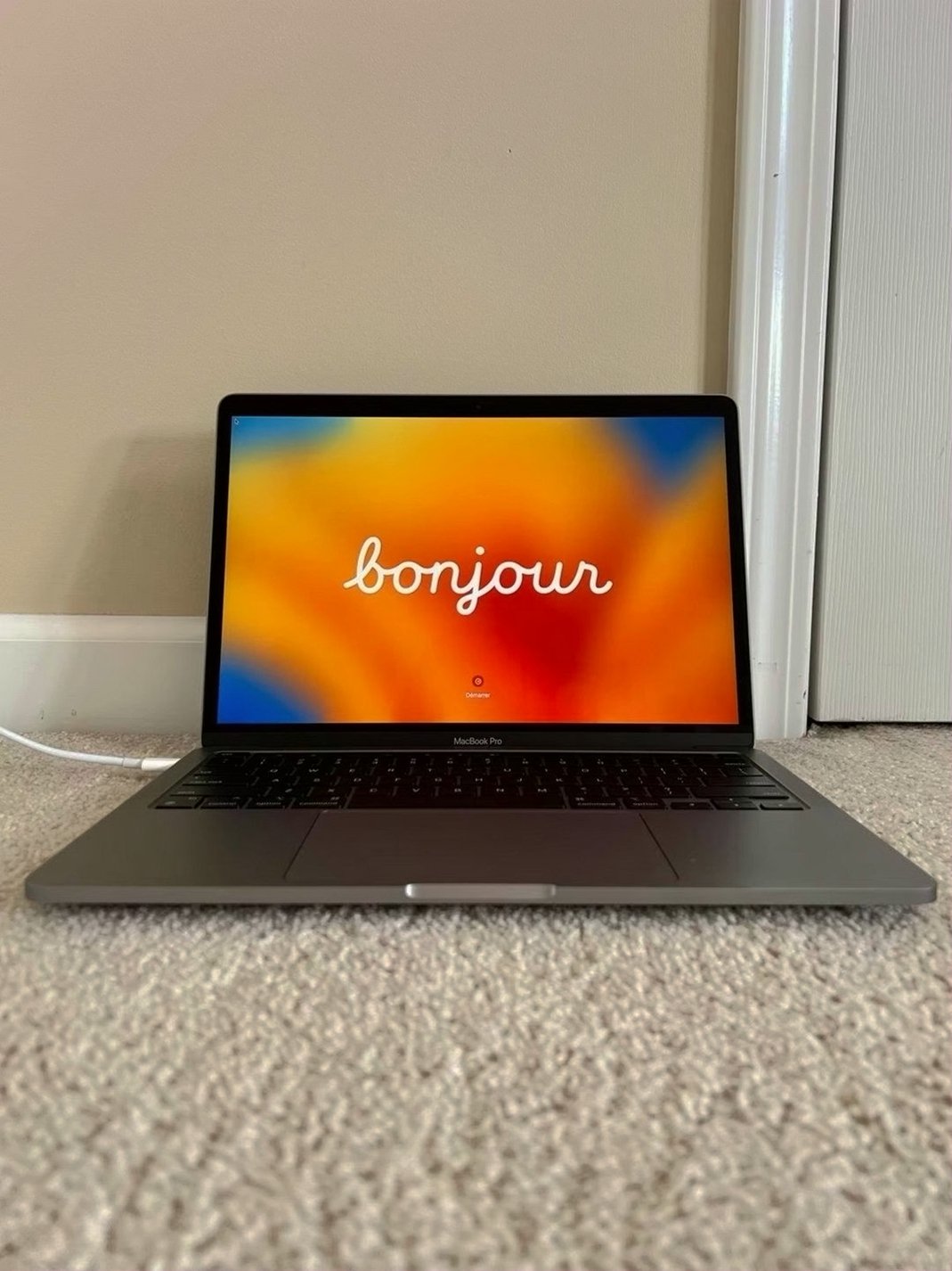 Apple MacBook Pro 13 Inch 256GB Space Gray Unlocked - Used image 2