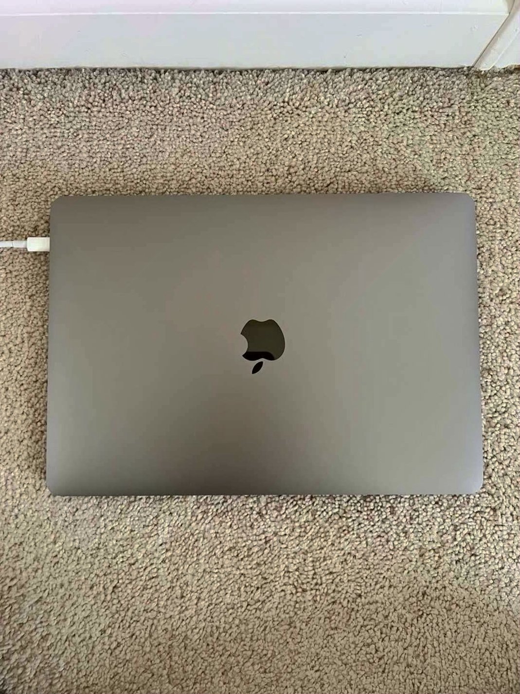 Apple MacBook Pro 13 Inch 256GB Space Gray Unlocked - Used image 5