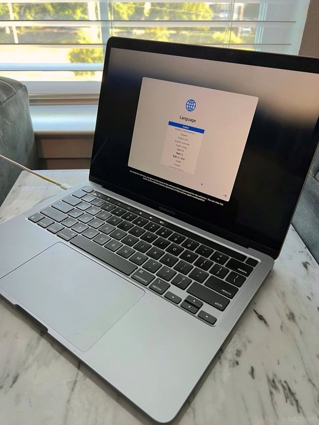 Apple MacBook Pro A2338 13in M1 256GB Unlocked - Used image 2
