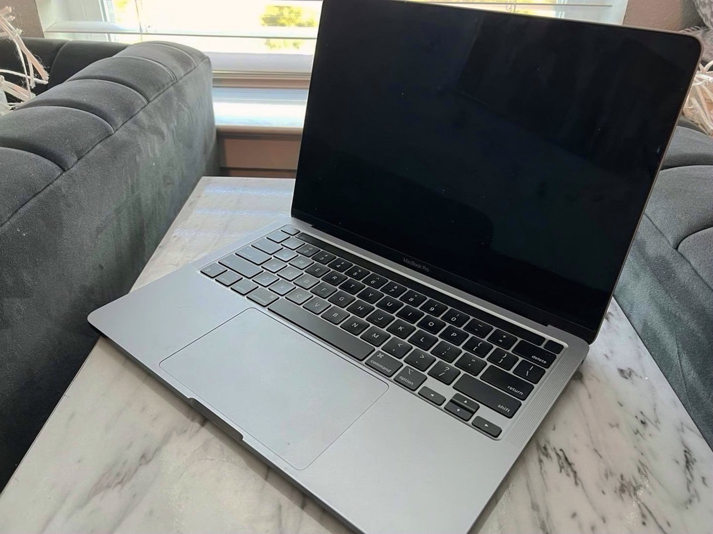 Apple MacBook Pro A2338 13in M1 256GB Unlocked - Used image 5