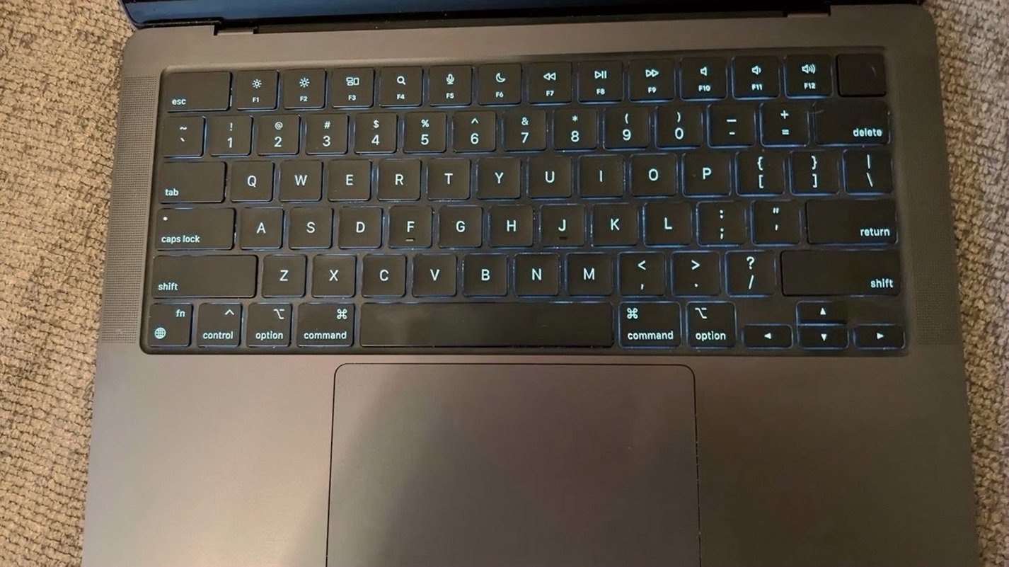 Apple MacBook Pro 14 M3 512GB Space Gray Unlocked - Used image 4