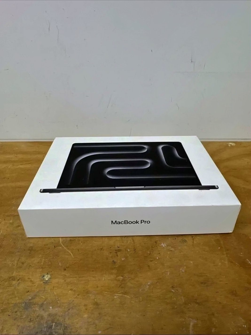 Apple MacBook Pro 2023 M3 Pro 1TB Space Black Unlocked - Used image 4