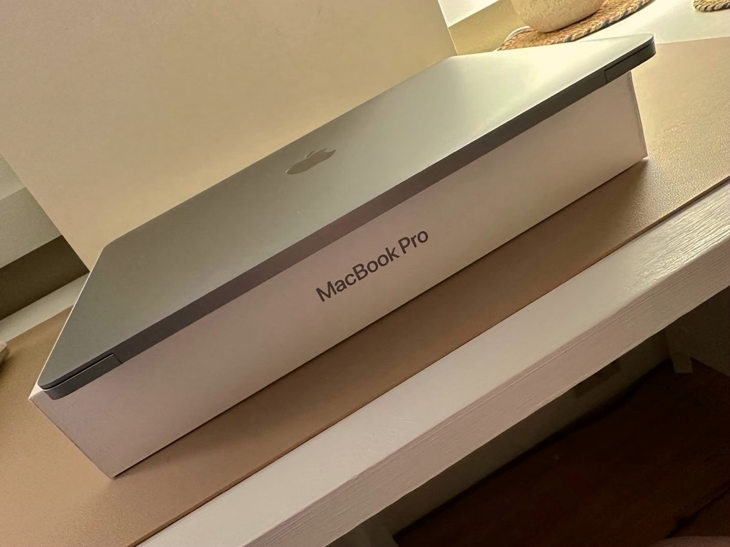Apple MacBook Pro M2 13in 8GB 256GB Space Gray - Used image 3