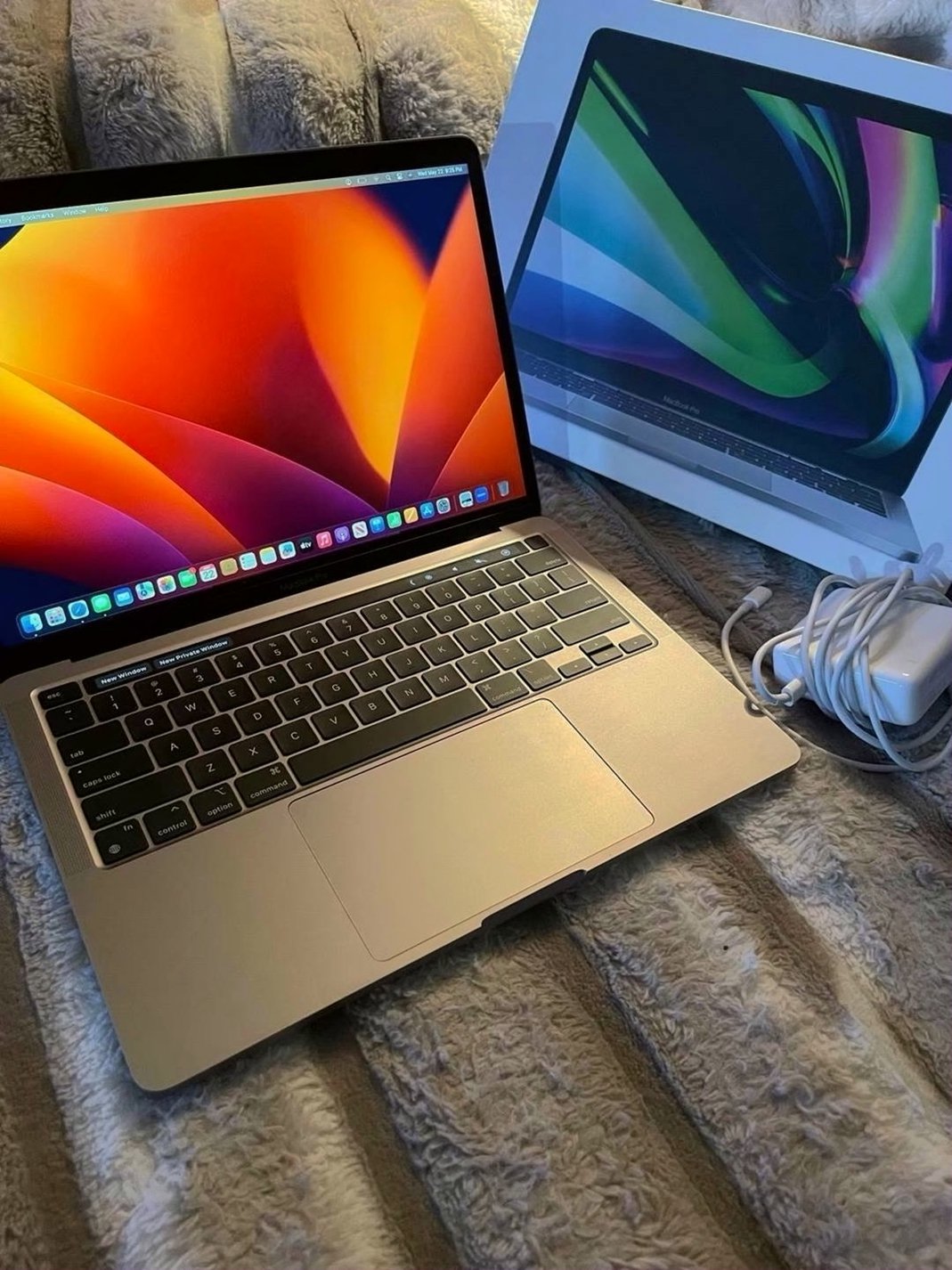 Apple MacBook Pro 13-inch 256GB Space Gray Unlocked - Used