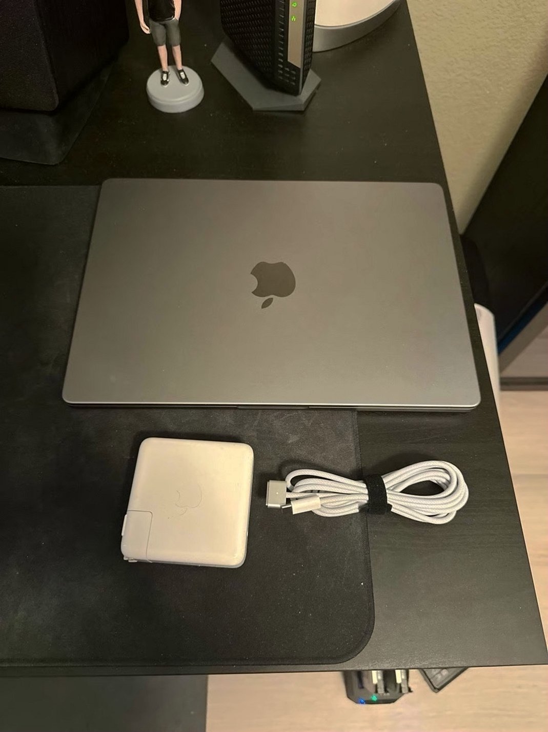 Apple MacBook Pro 14 M1 Pro 1TB SSD Silver - Used image 2