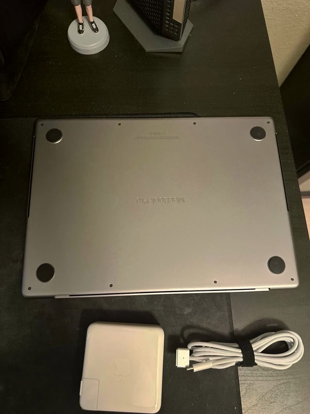 Apple MacBook Pro 14 M1 Pro 1TB SSD Silver - Used image 4