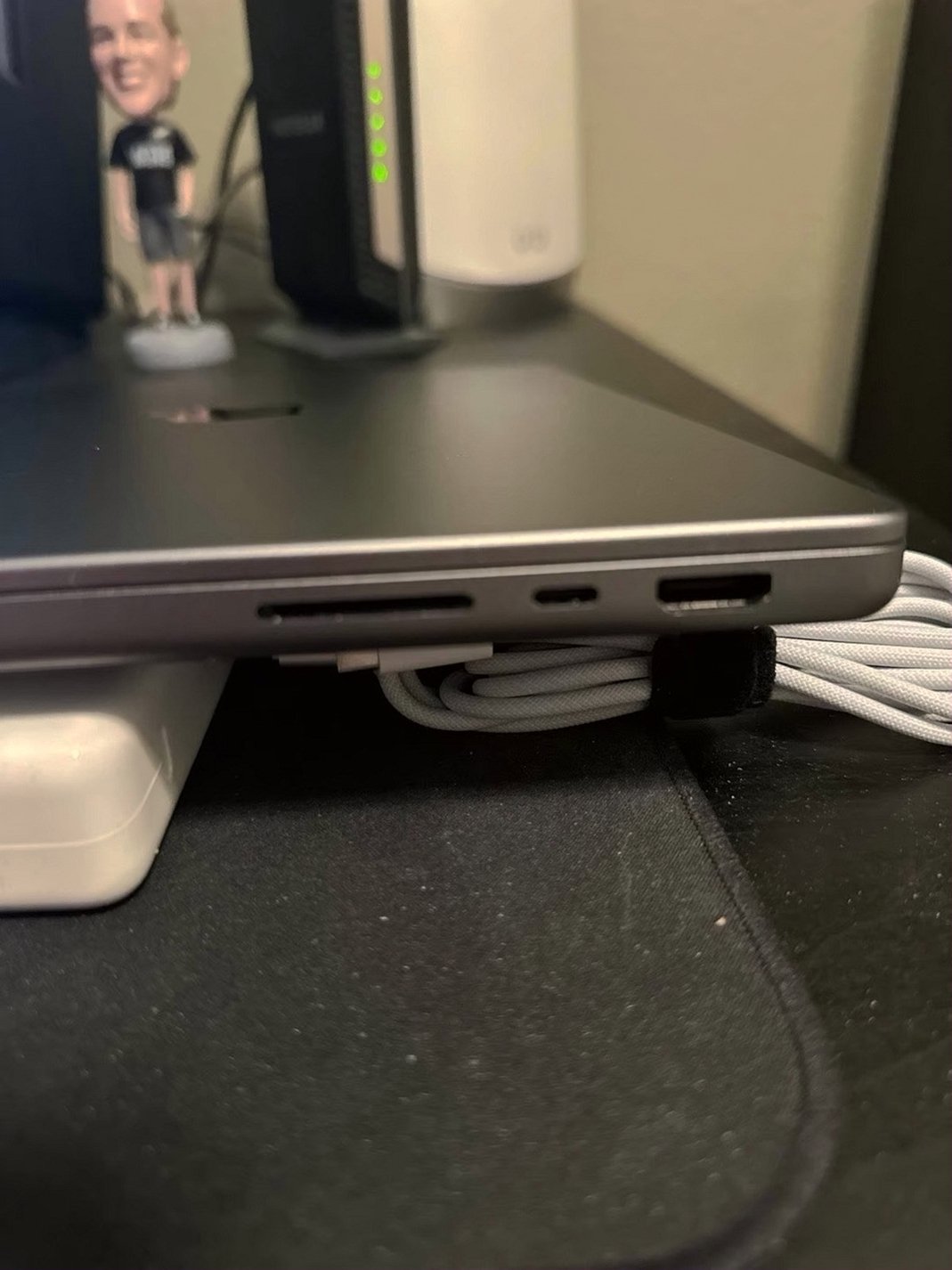 Apple MacBook Pro 14 M1 Pro 1TB SSD Silver - Used image 5