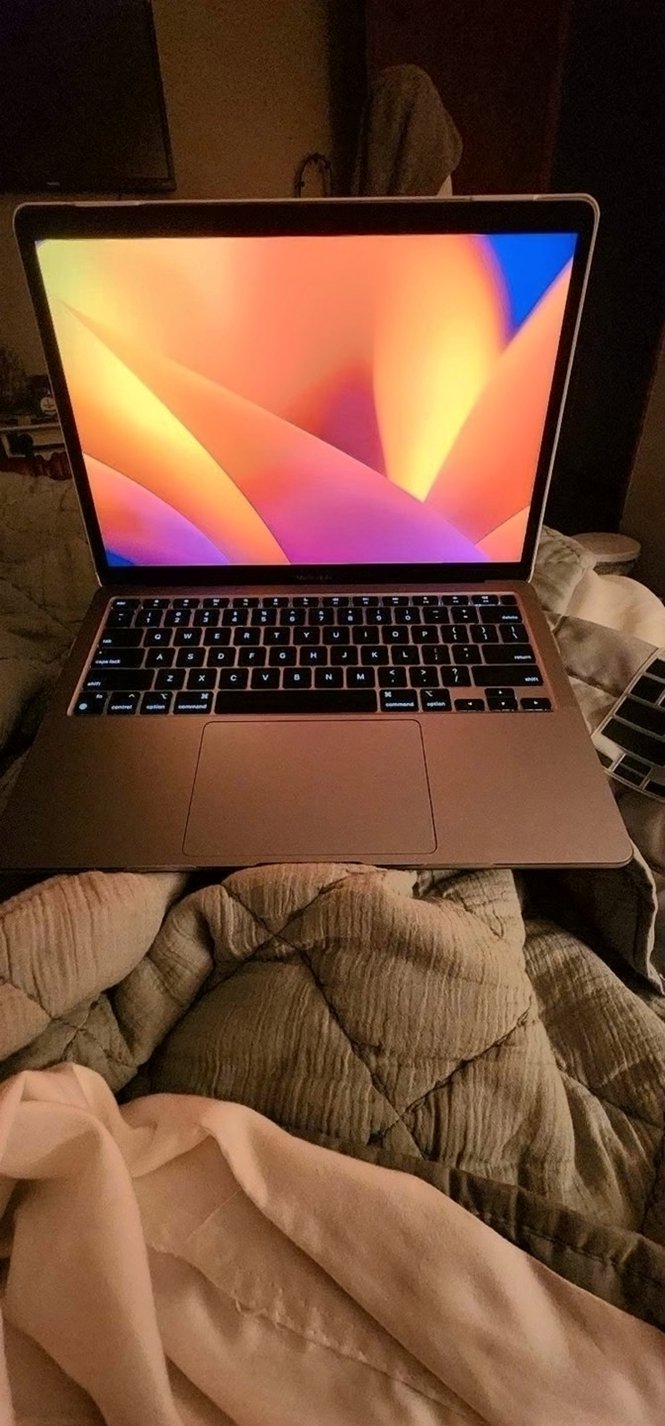 Apple MacBook Air M1 256GB Unlocked - Used image 2