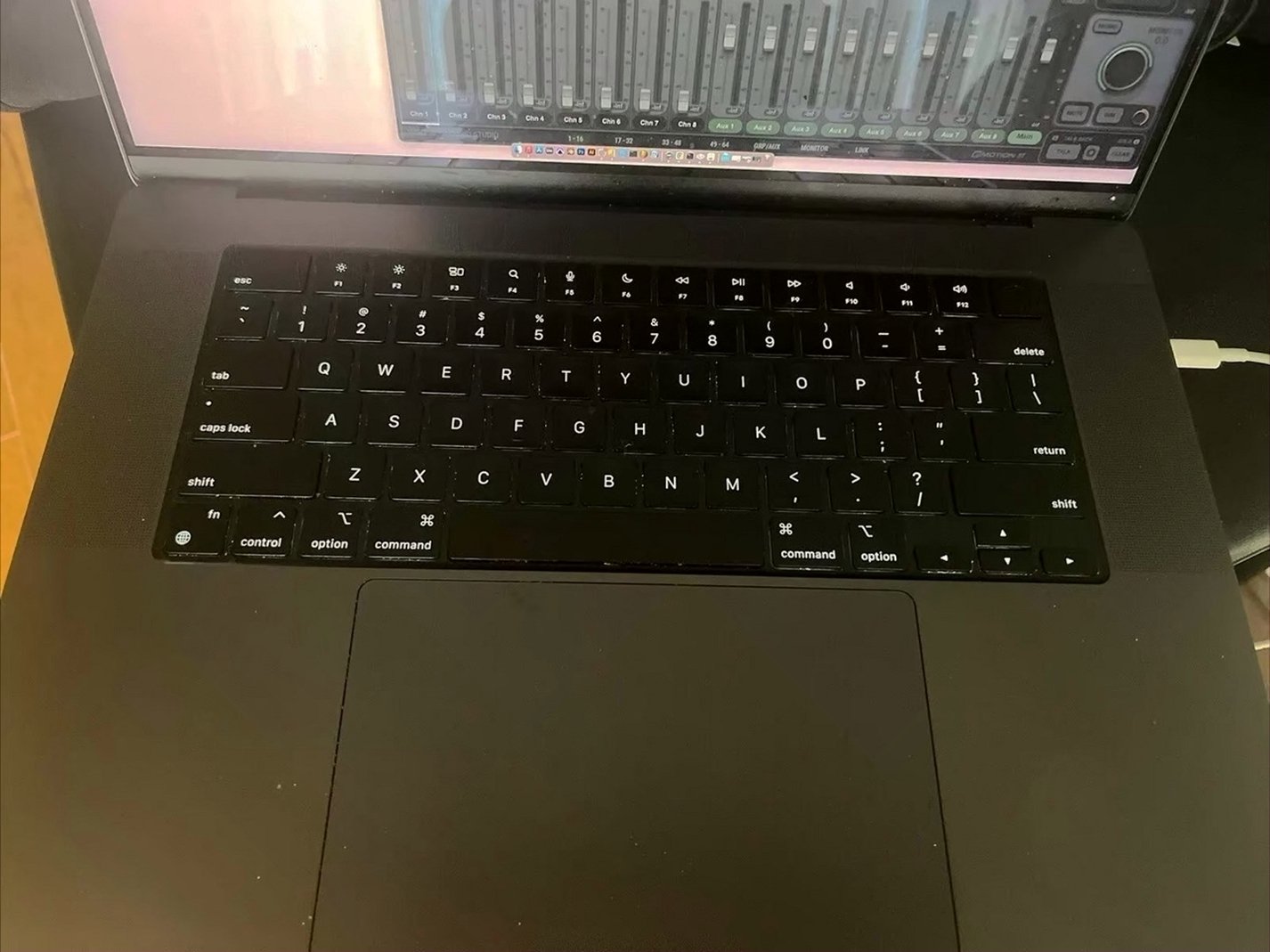 Apple MacBook Pro M3 Pro 1TB SSD Space Black Unlocked - Used image 5