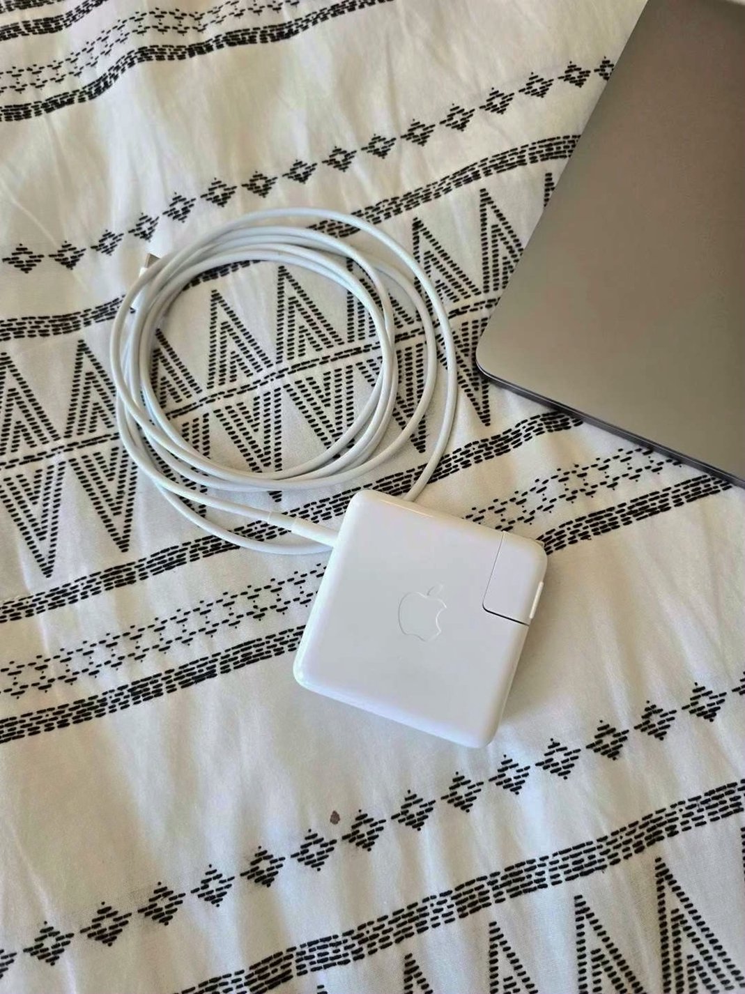Apple Macbook Pro M1 256GB Unlocked Used - A2338 image 4