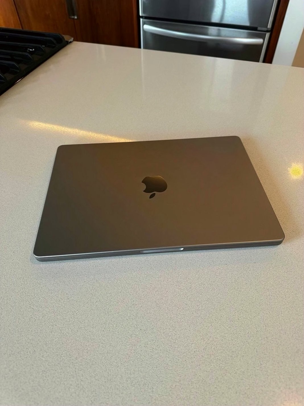 Apple MacBook Pro 6Q27 512GB Space Gray Unlocked - Used image 2