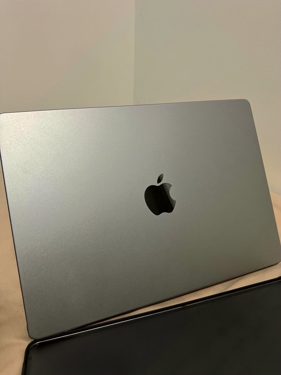 Apple MacBook Pro 14-inch 512GB Space Gray Unlocked - Used image 4