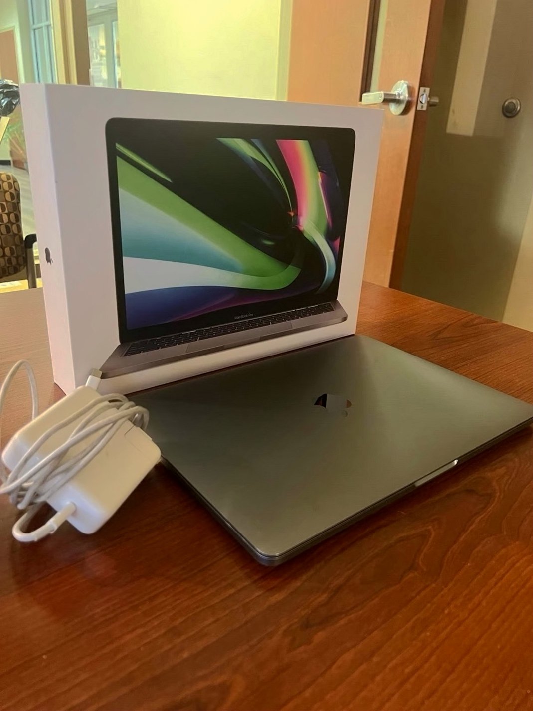 Apple MacBook Pro M1 2020 256GB Space Gray Unlocked - Used image 3