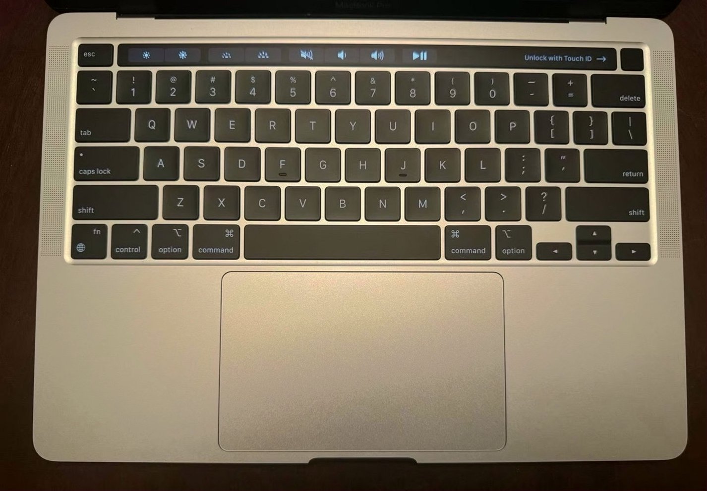 Apple MacBook Pro 13in. M2 256GB Unlocked - Used image 3