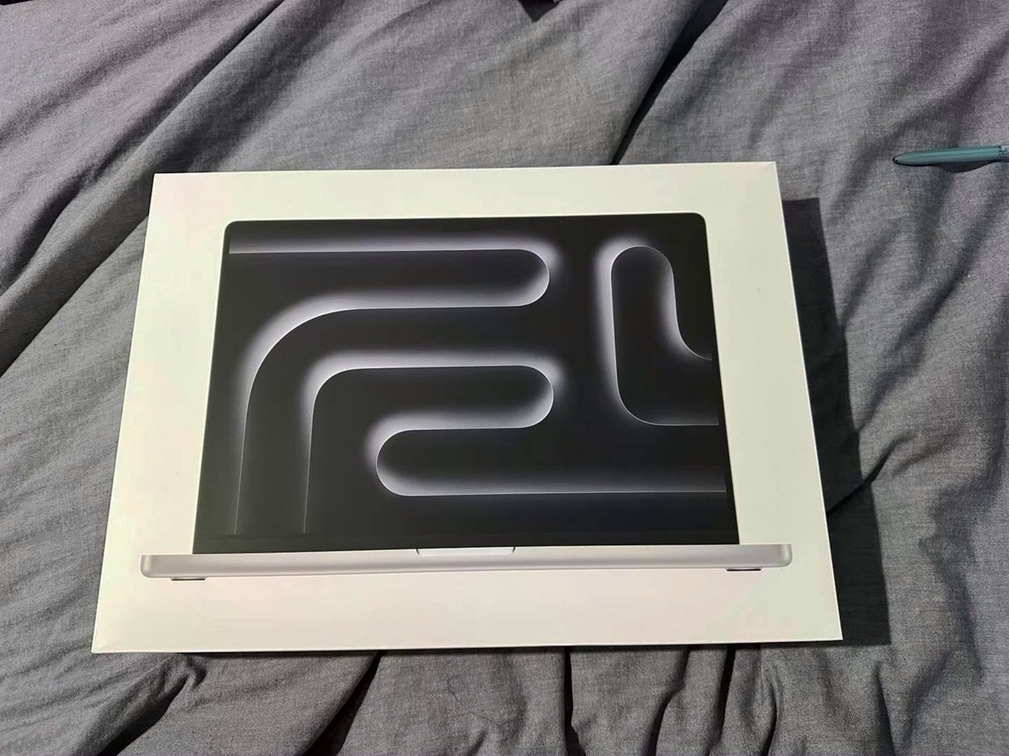 Apple MacBook Pro 16" 1TB Silver Unlocked - Used image 2