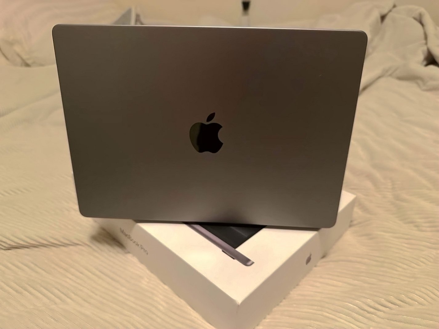 Apple MacBook Pro M3 512GB Space Gray Unlocked - Used image 3