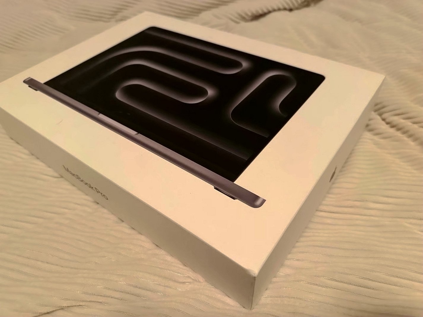 Apple MacBook Pro M3 512GB Space Gray Unlocked - Used image 4