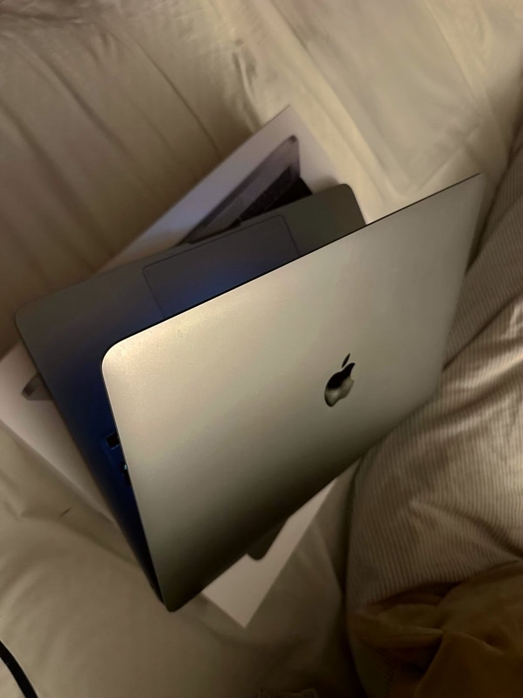 Apple MacBook Pro MYD82LL/A A2338 256GB Silver Unlocked - Used image 5