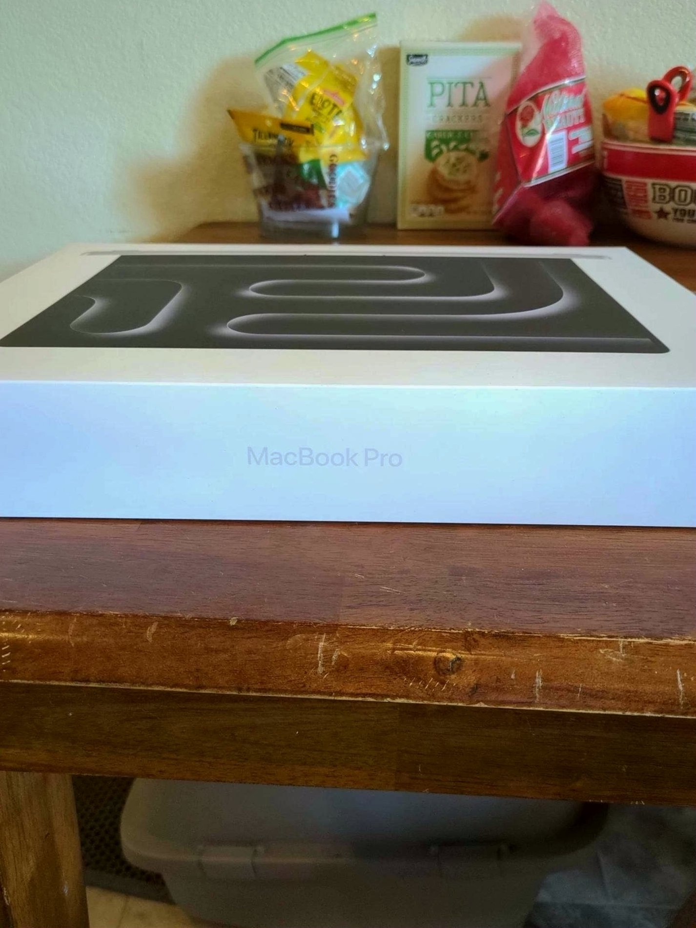 Apple Macbook Pro A2991 256GB Silver Unlocked - Used image 2