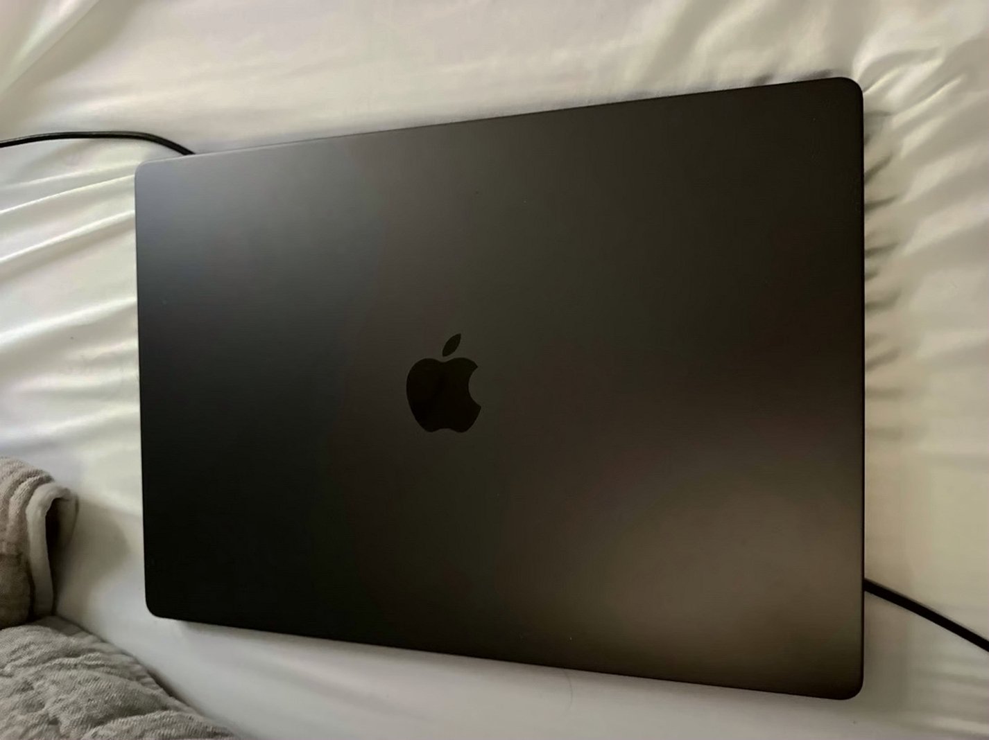 Apple MacBook Pro 16” M3 512GB Space Black Unlocked - Used image 2