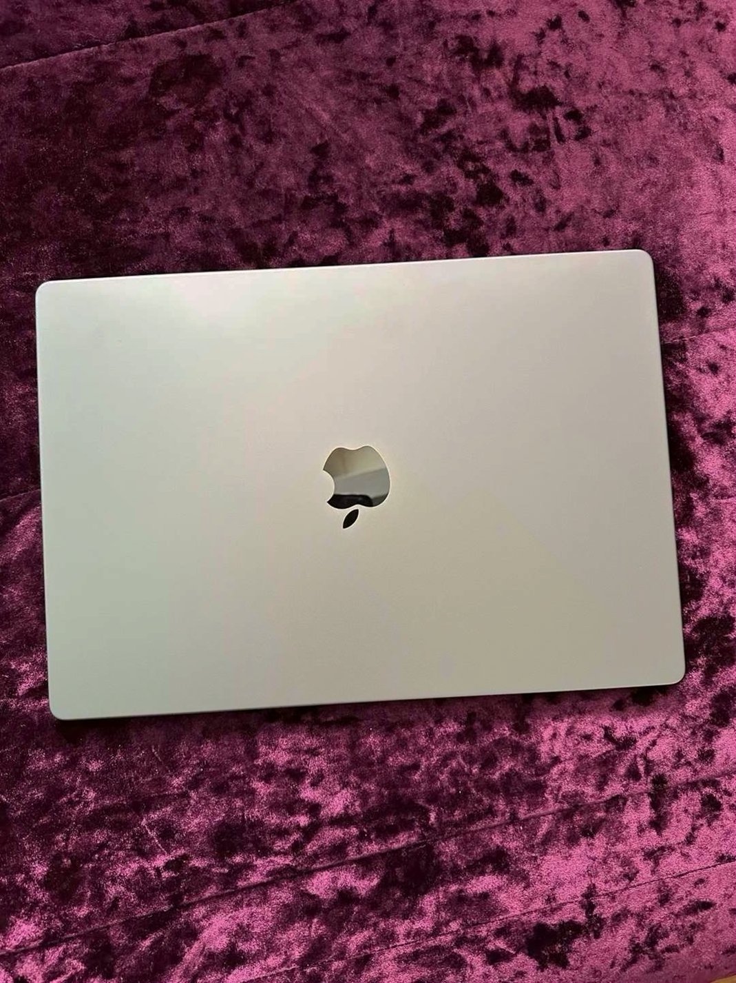 Apple MacBook Pro 9P12 512GB Space Gray Unlocked - Used