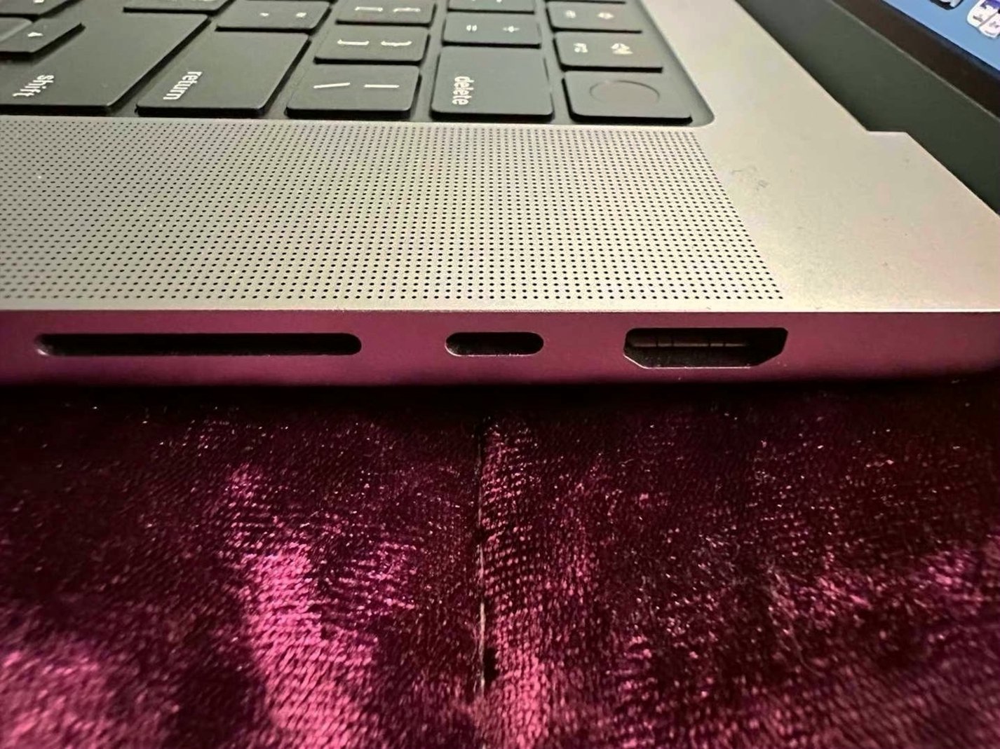 Apple MacBook Pro 9P12 512GB Space Gray Unlocked - Used image 4