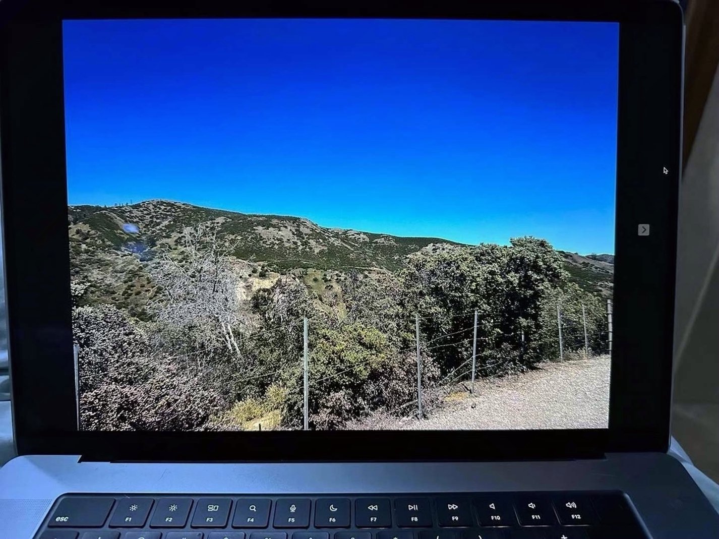 Apple MacBook Pro 16GB 512GB Space Gray Unlocked - Used image 5