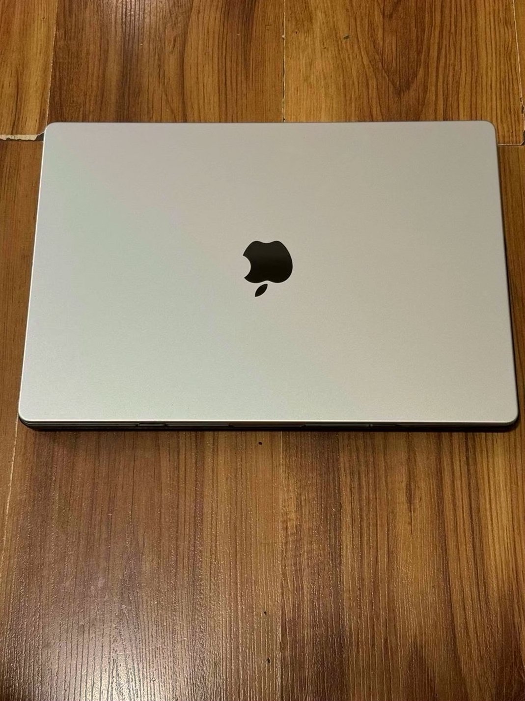 Apple MacBook Pro A2485 16in M1 Max 1TB SSD Unlocked - Used image 2