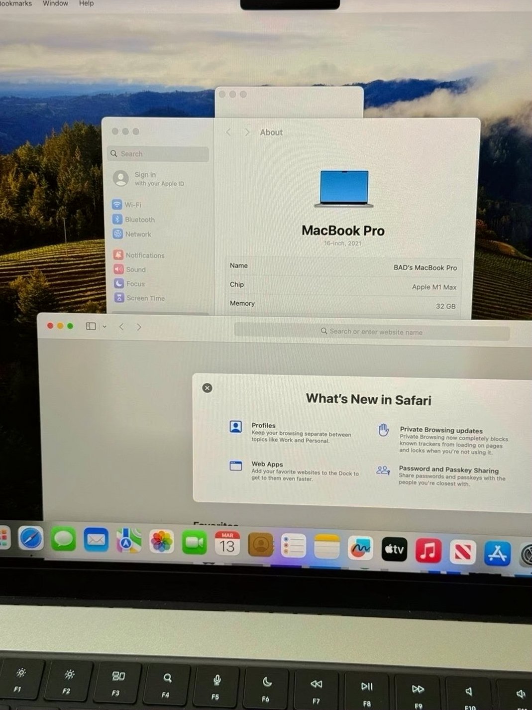 Apple MacBook Pro A2485 16in M1 Max 1TB SSD Unlocked - Used image 4