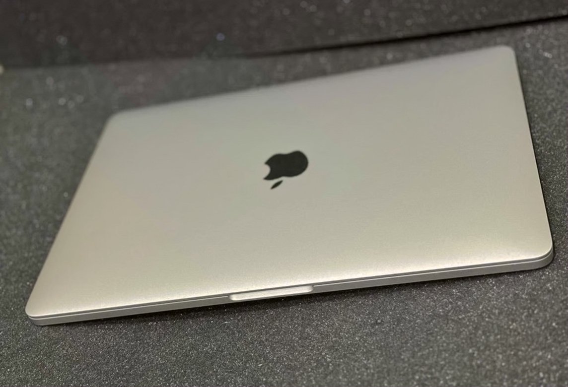 Apple MacBook Pro 6C87 512GB Light Grey Unlocked - Used image 4