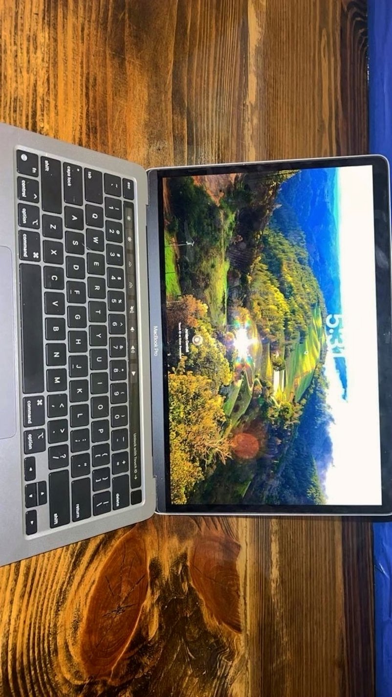 Apple MacBook Pro 2020 M1 256GB Silver - Used image 2