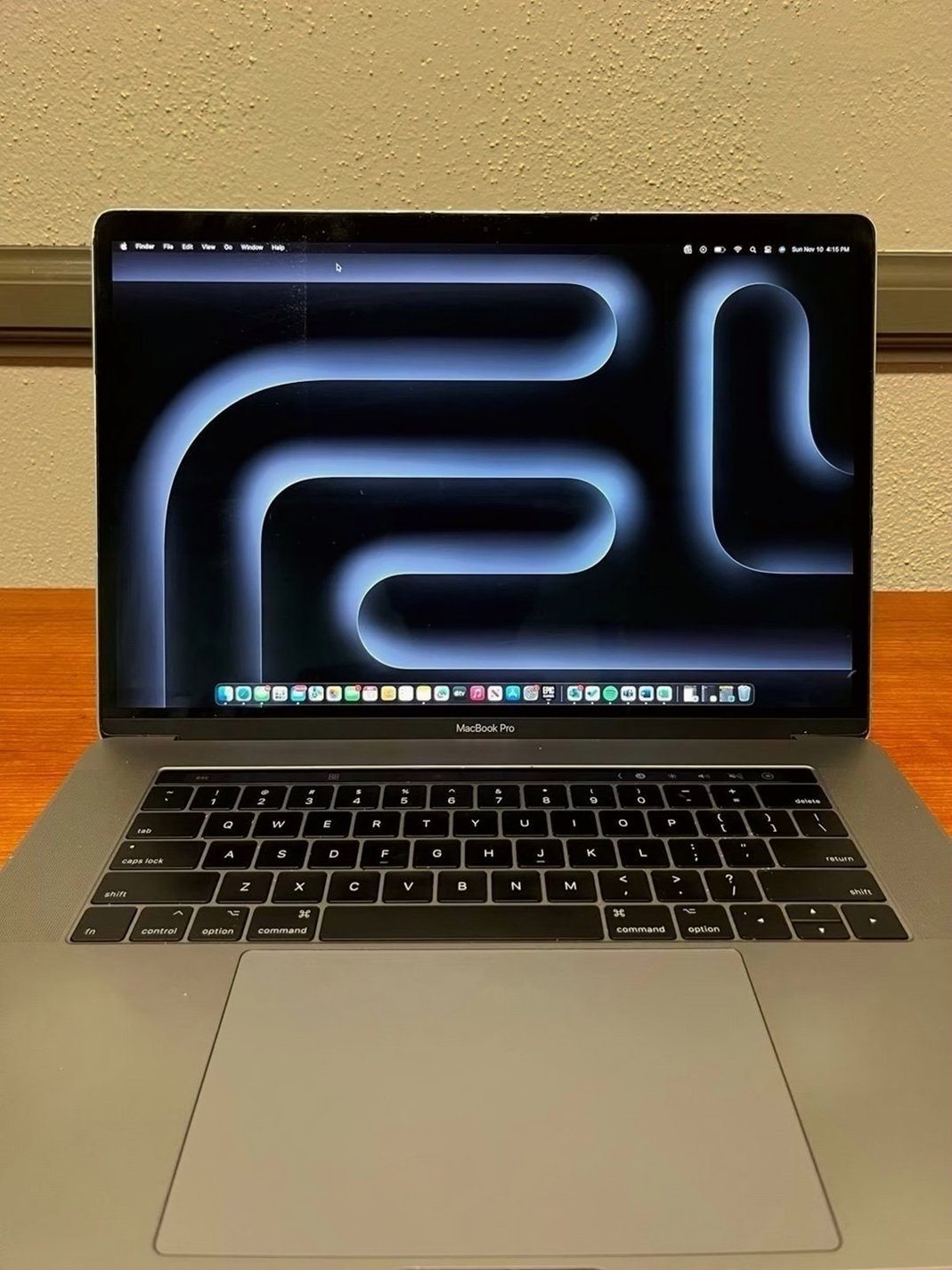 Apple MacBook Pro 2017 256GB Space Gray Unlocked - Used