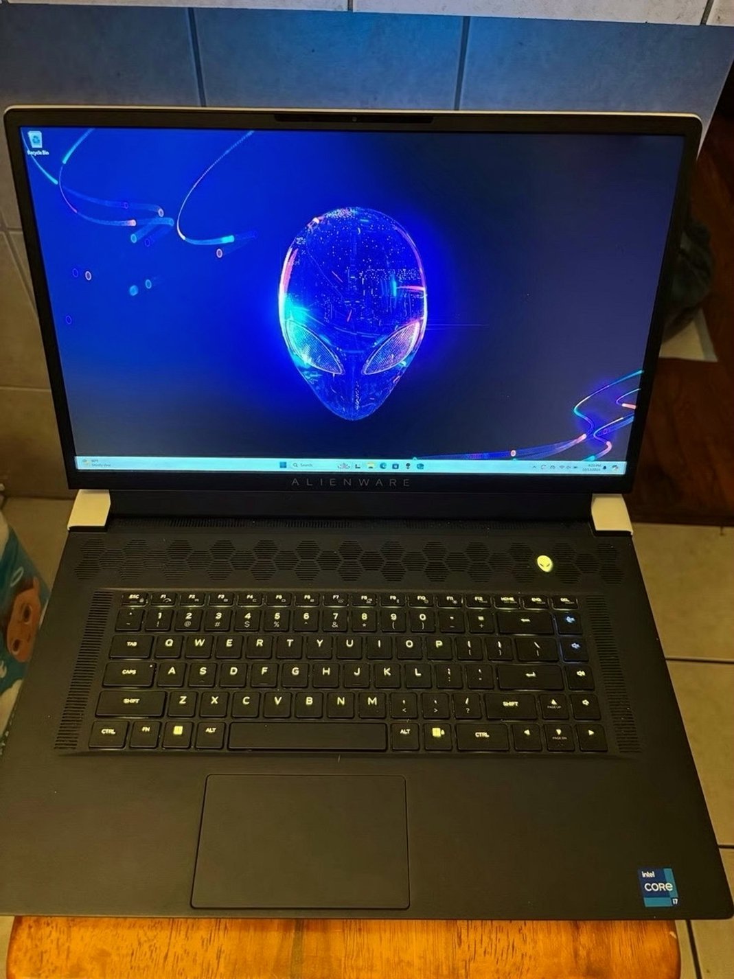 Alienware x17 R2 1TB SSD 16GB RAM 17" - Used image 4