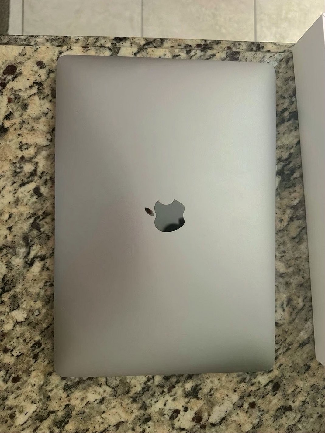 Apple MacBook Pro 13.3 inch 2020 256GB Silver Used