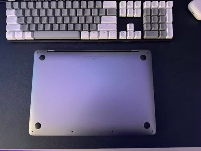 Apple MacBook Pro 13" 512GB Space Gray Unlocked - Used image 2