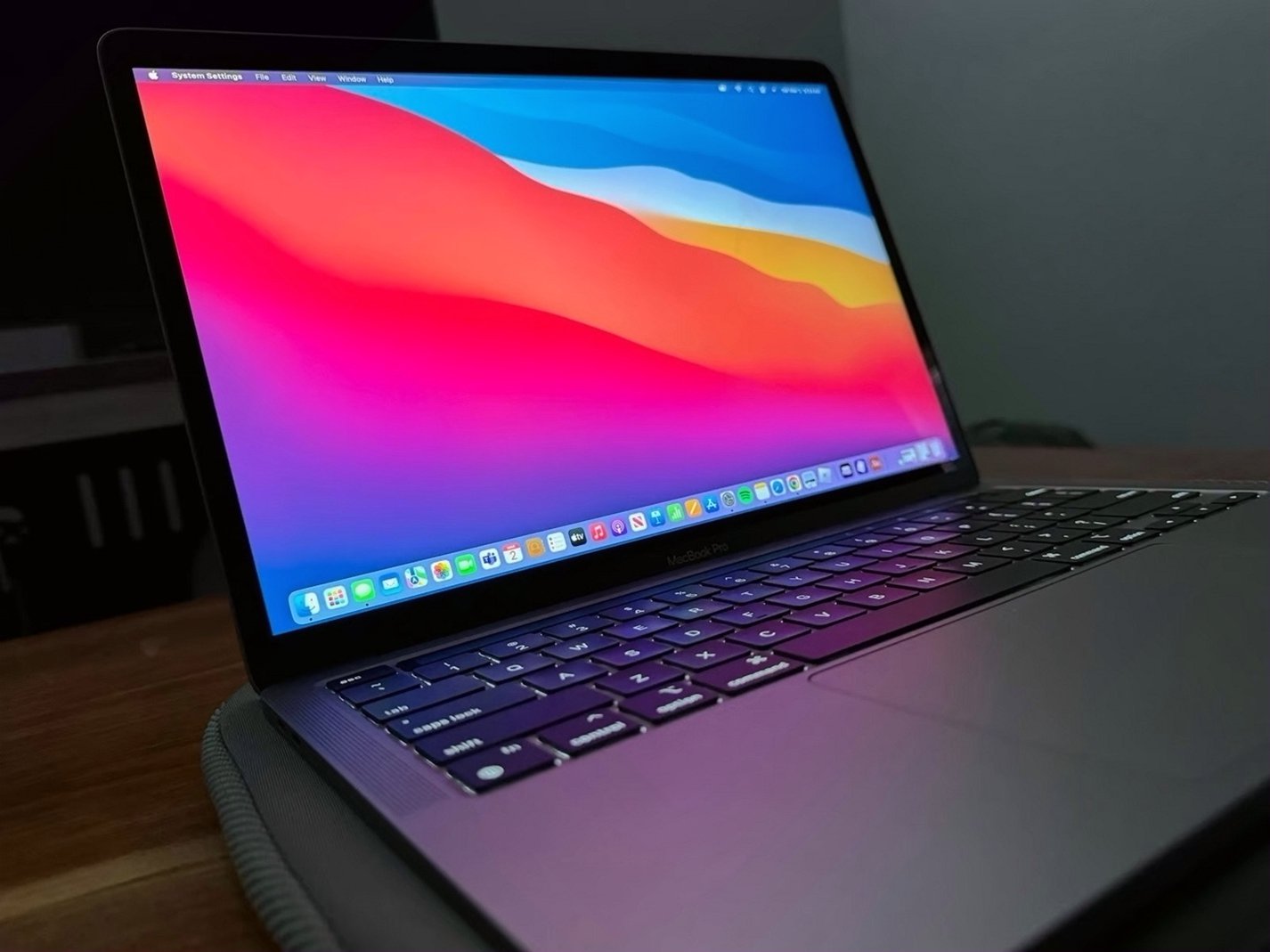 Apple MacBook Pro 2020 256GB Space Gray Unlocked - Used image 2