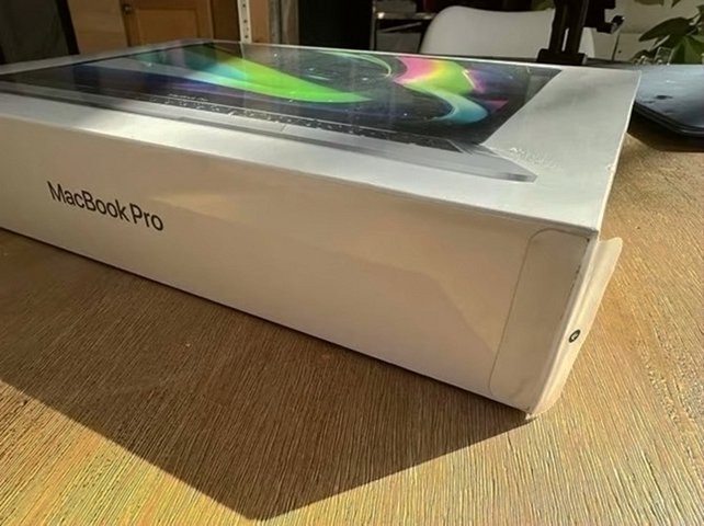 Apple MacBook Pro M2 1TB SSD 24GB Memory 13" Space Gray Unlocked - Used image 2