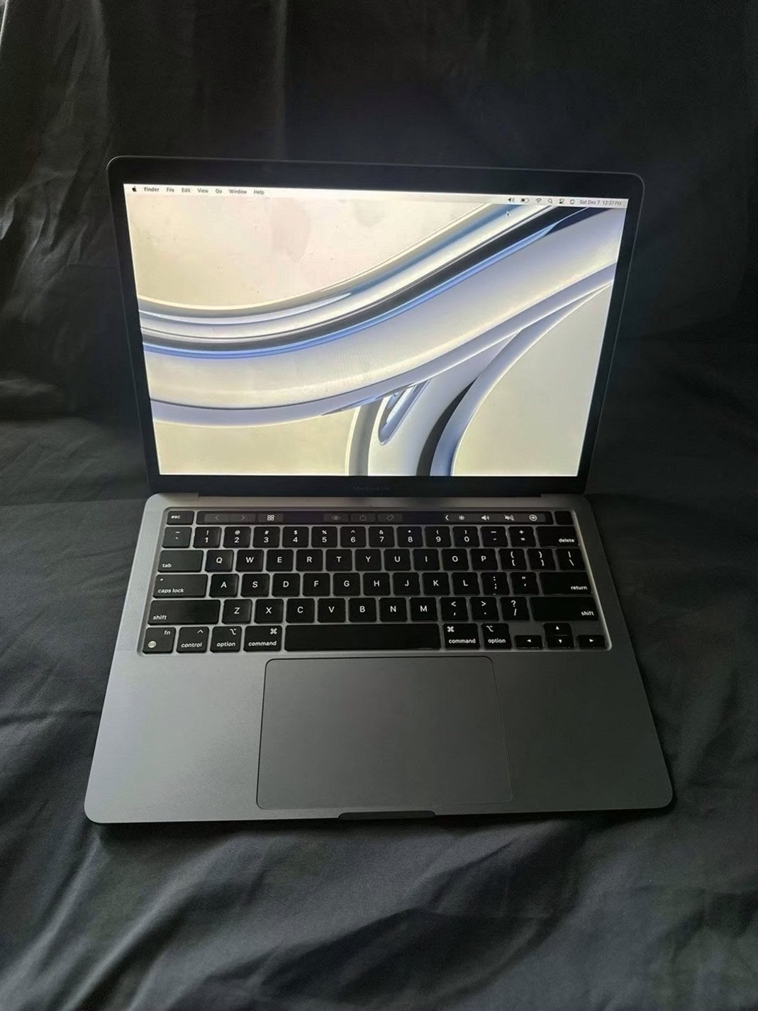 Apple MacBook Pro 2022 M2 256GB Silver Unlocked - Used