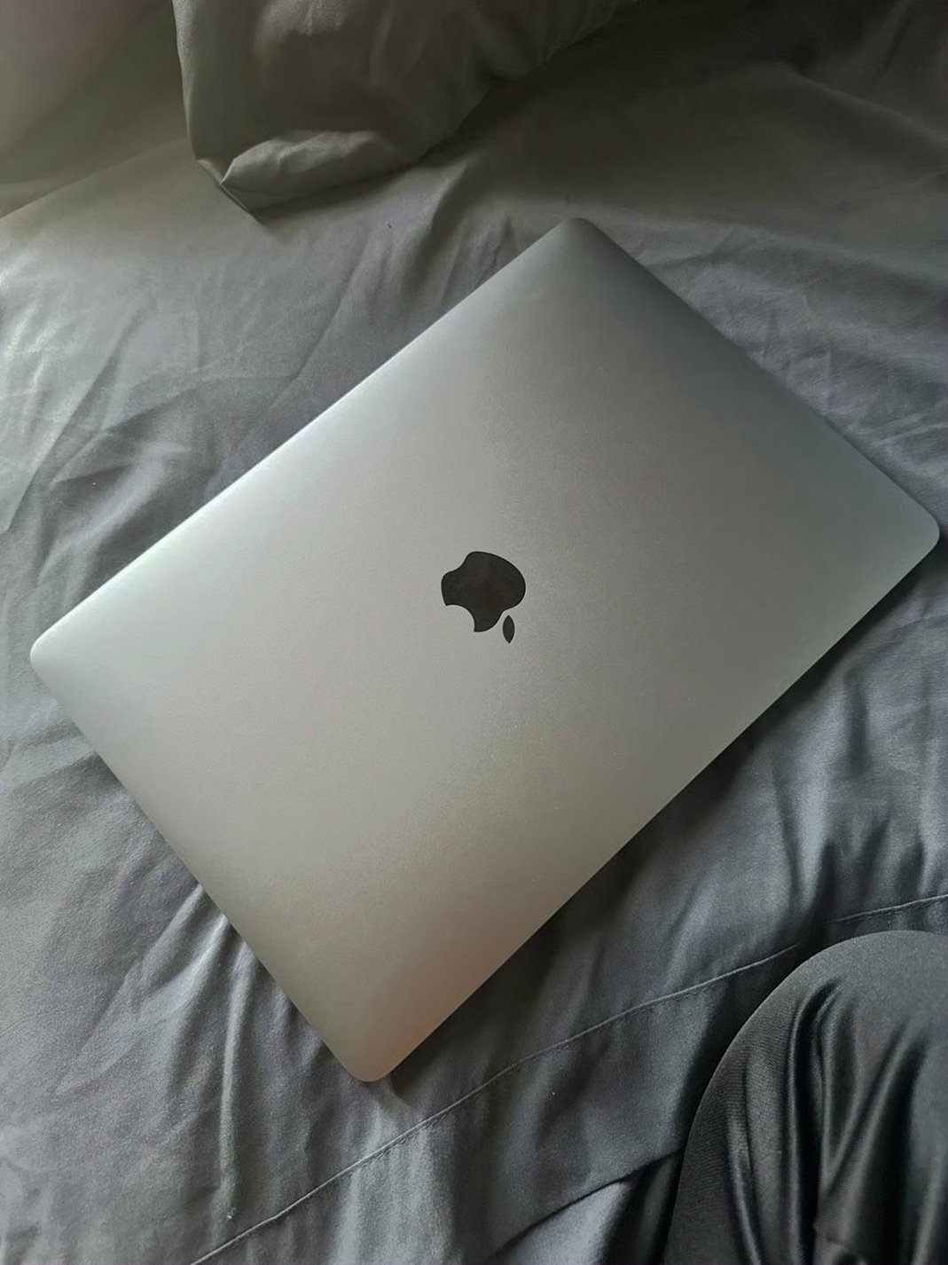 Apple MacBook Pro 2022 M2 256GB Silver Unlocked - Used image 2