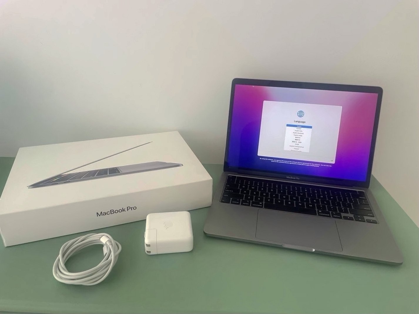 Apple MacBook Pro 13 inch 512GB Space Gray Unlocked - Used