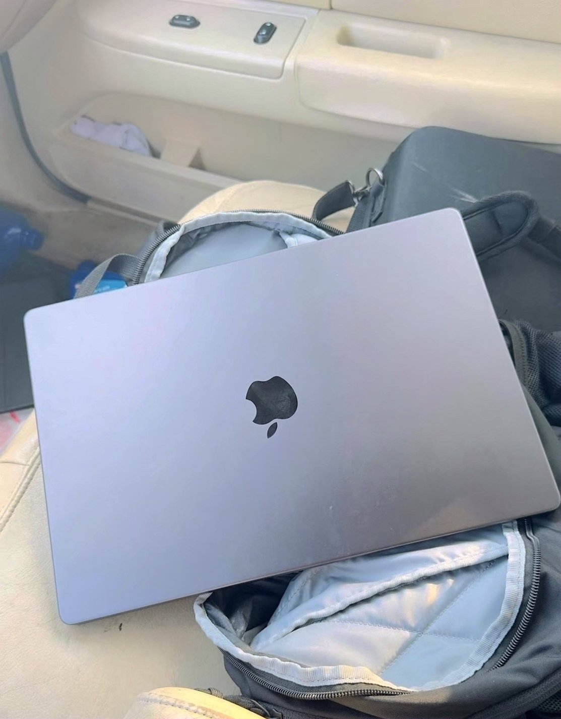 Apple MacBook Pro 16-inch M3 Pro 512GB Space Gray Unlocked - Used image 3