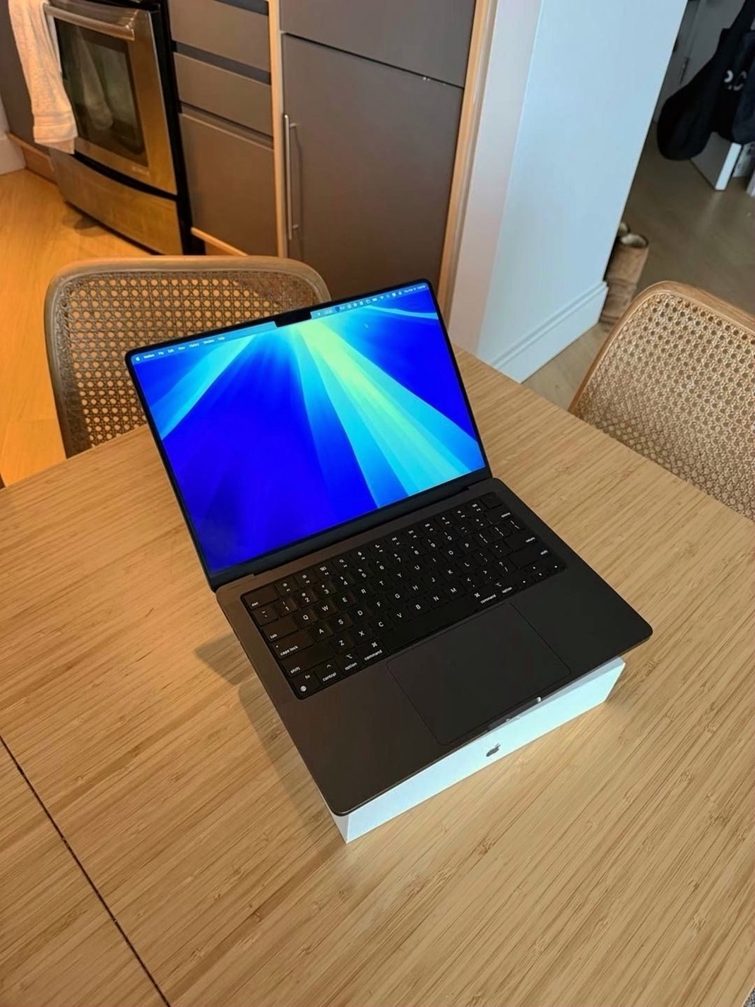 Apple MacBook Pro 14 inch M3 1TB Unlocked - Used