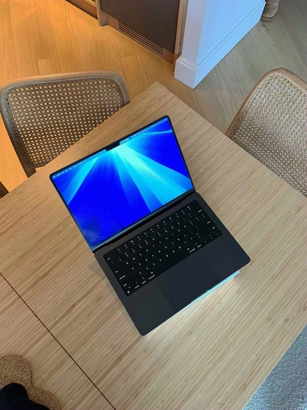 Apple MacBook Pro 14 inch M3 1TB Unlocked - Used image 3