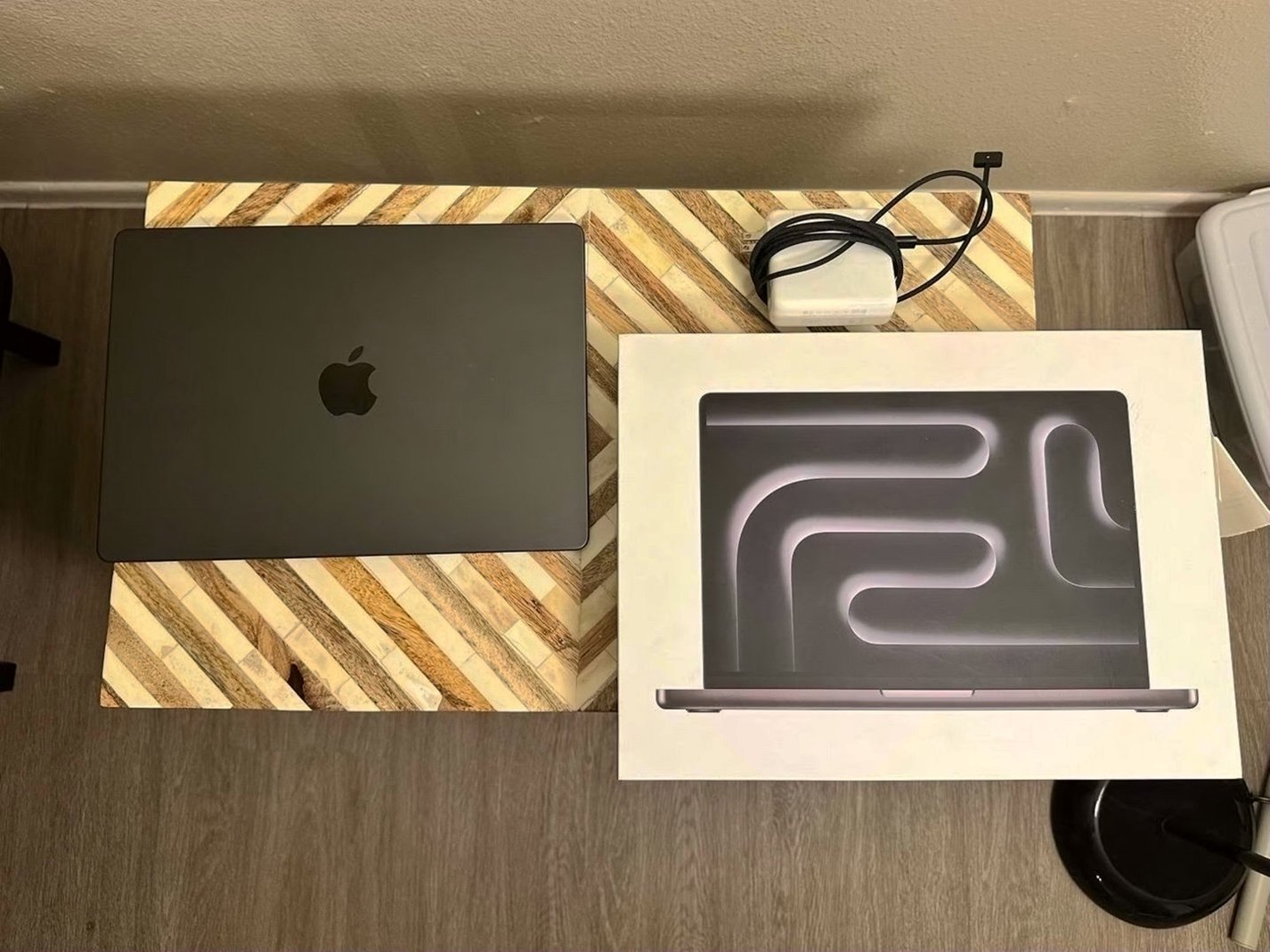 Apple MacBook Pro 14 inch 1TB Space Black Unlocked - Used