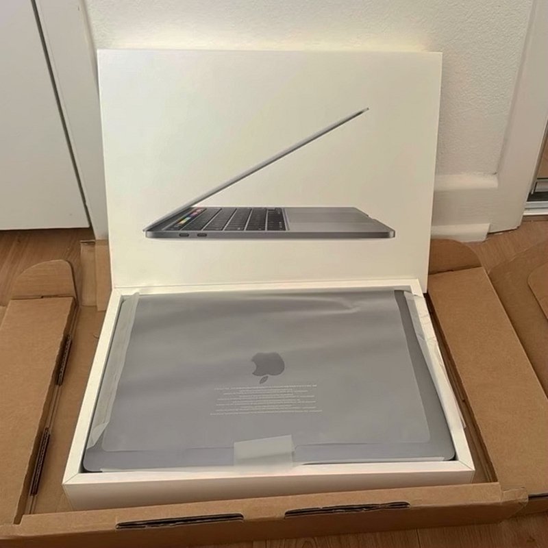 Apple MacBook Pro 13-inch 1H13 256GB Space Gray Unlocked - Used image 2