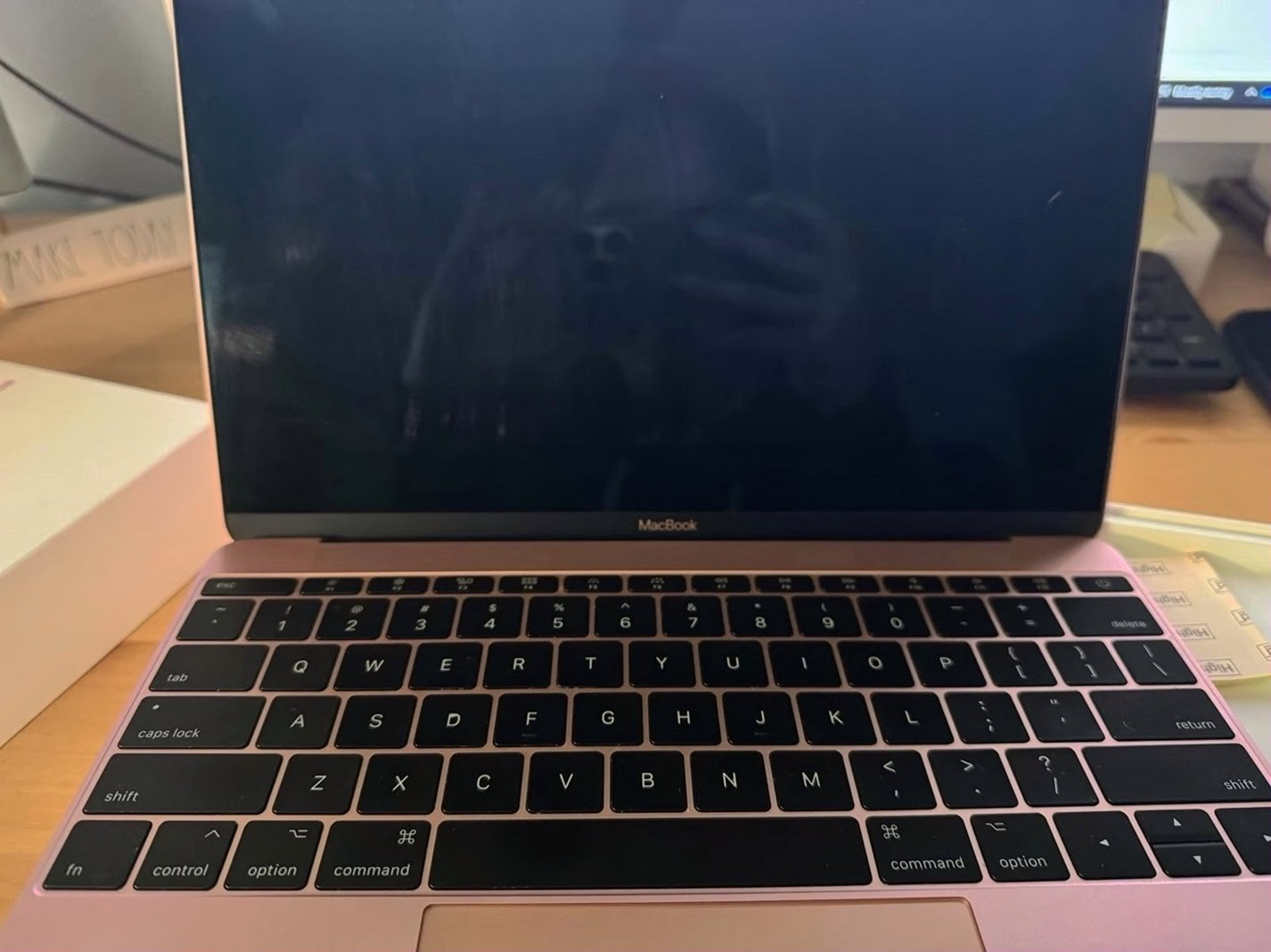 Apple MacBook Retina 2017 256GB Rose Gold Unlocked - Used image 3
