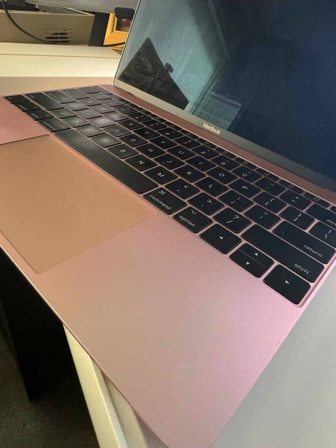 Apple MacBook Retina 2017 256GB Rose Gold Unlocked - Used image 4
