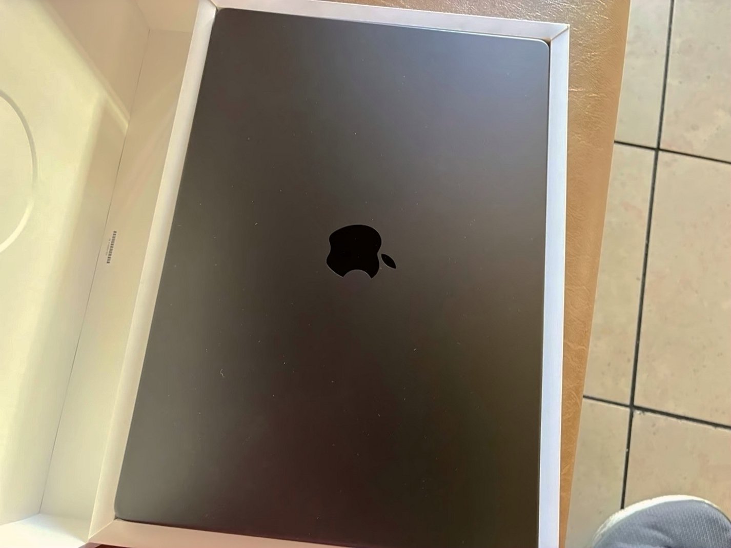 Apple MacBook Pro 16'' M3 Pro 512GB Black Unlocked - Used image 3