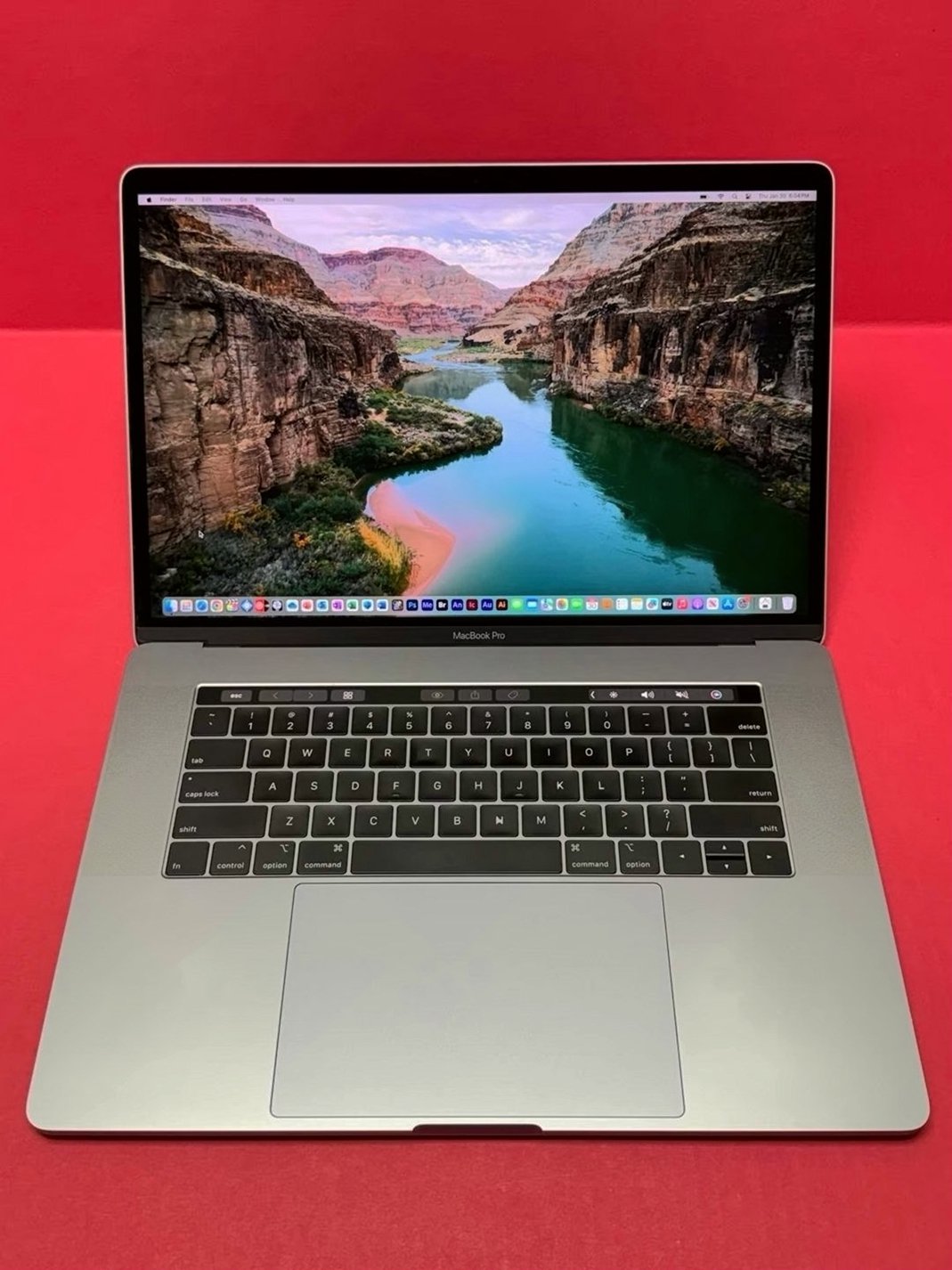 Apple MacBook Pro 15” Retina Touch Bar 512GB Space Gray Unlocked - Used